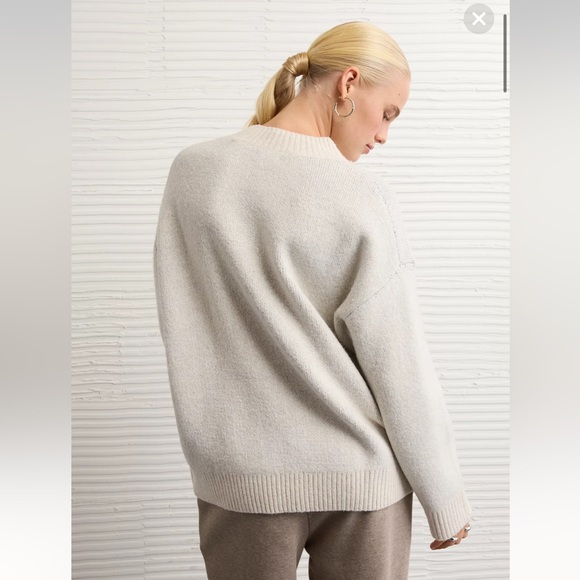 NWT American Eagle Super Soft Woodstock Sweater size Large - Picture 3 of 9